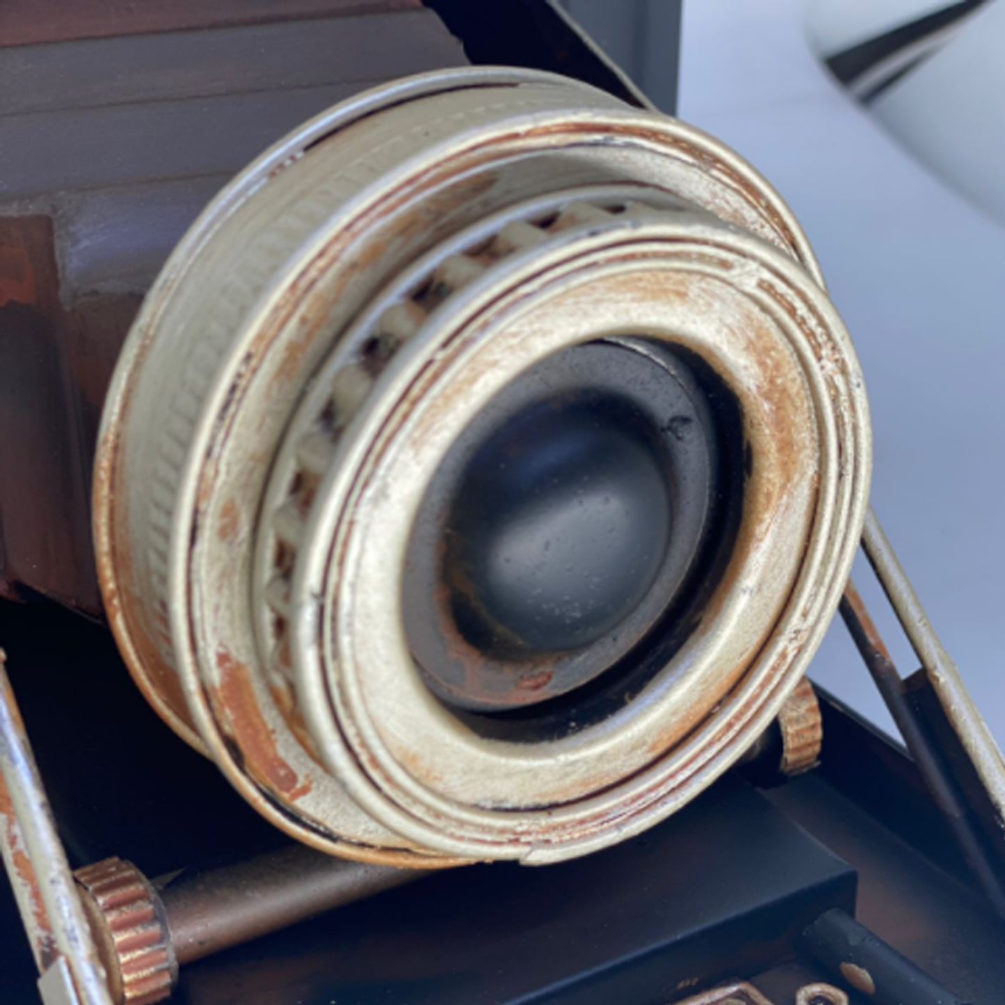 Adorno metálico cámara vintage 19x16x26 cm.