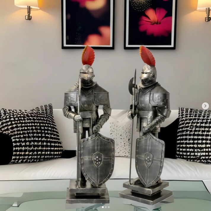 Adorno metálico armadura vintage 46x17x12 cm.