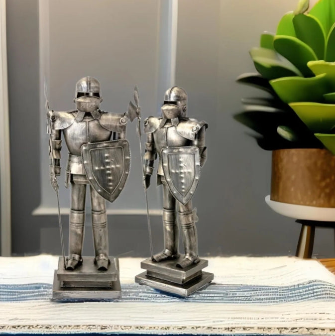 Adorno metálico armadura vintage 46x17x12 cm.