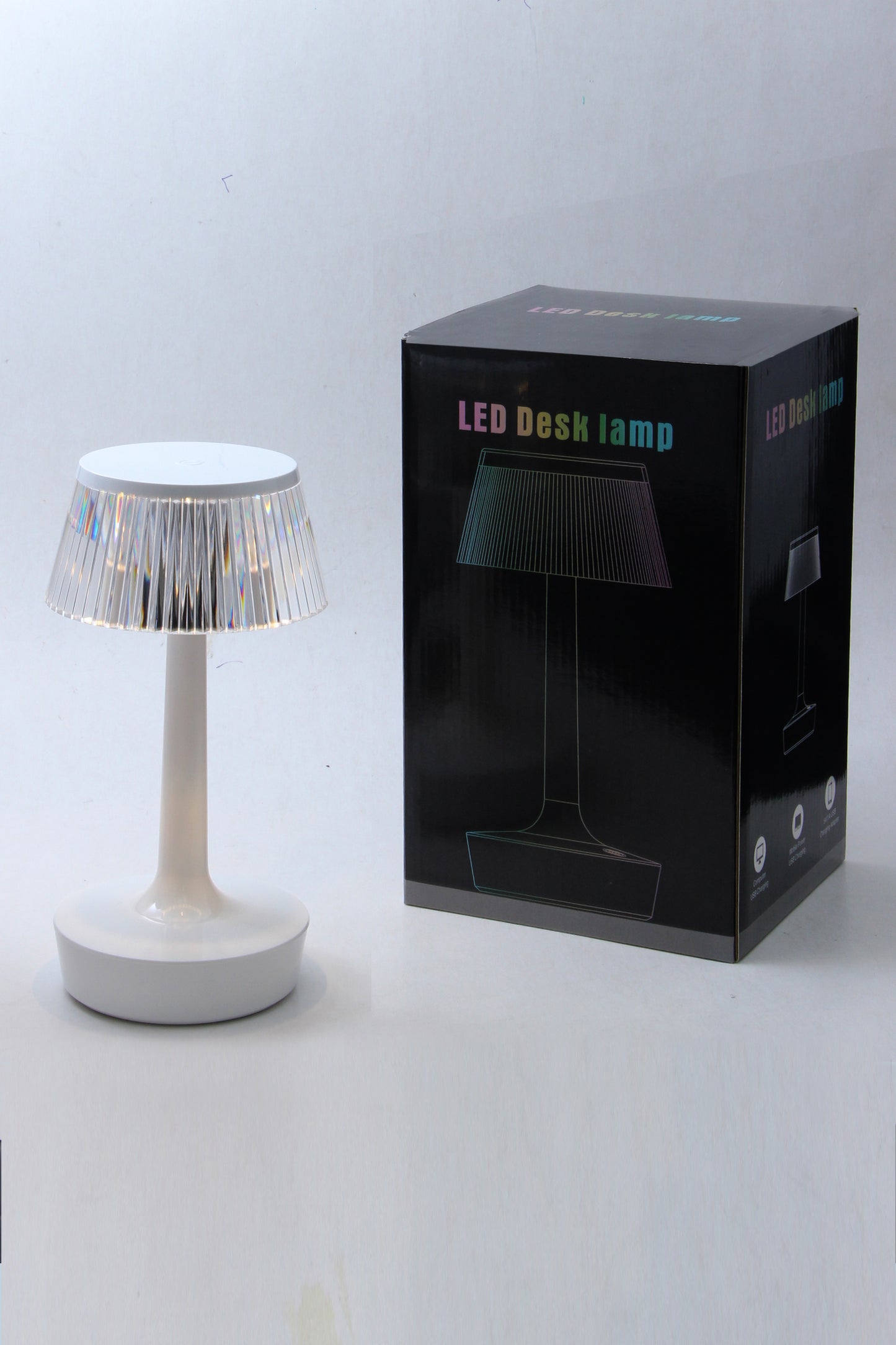 Lámpara de mesa al tacto. Recargable usb. 3 Tonos de luz