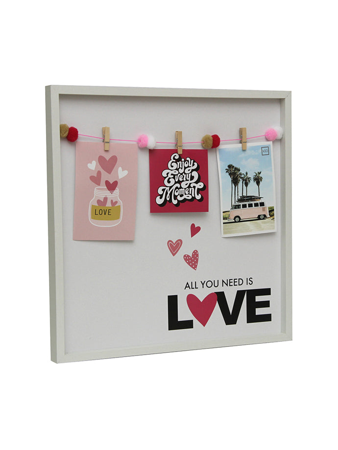 Marco con frases y pinzas